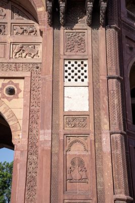 Mughal-era carved sandstone panels with naturalistic and geometric elements in Iwan at Humayun’s Tomb Complex, Nizamuddin, Delhi, India


1564-1573 CE, Structural;  red sandstone with white and black marble
AMERICAN INSTITUTE OF INDIAN STUDIES/CENTER FOR SOUTH ASIAN ART & ARCHAEOLOGY, 0020