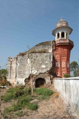 Ruins of Mughal Sarai used as police station, Karputhala, Sultanpur Lodi, Punjab, India
1628-1660 CE, Structural; Brick, Mortar,
Center for Art and Archaeology, Accession No.: D9355